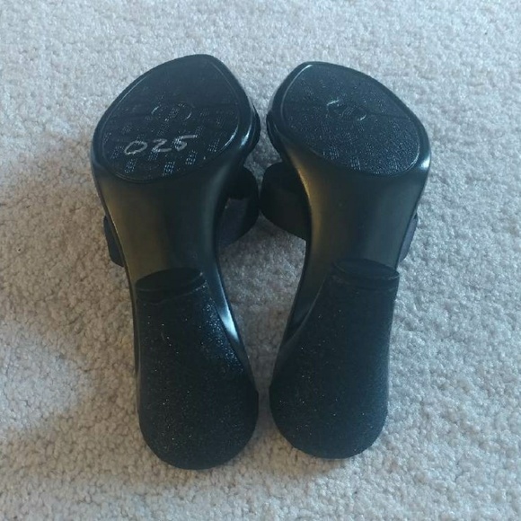 Black heels - Picture 2 of 5